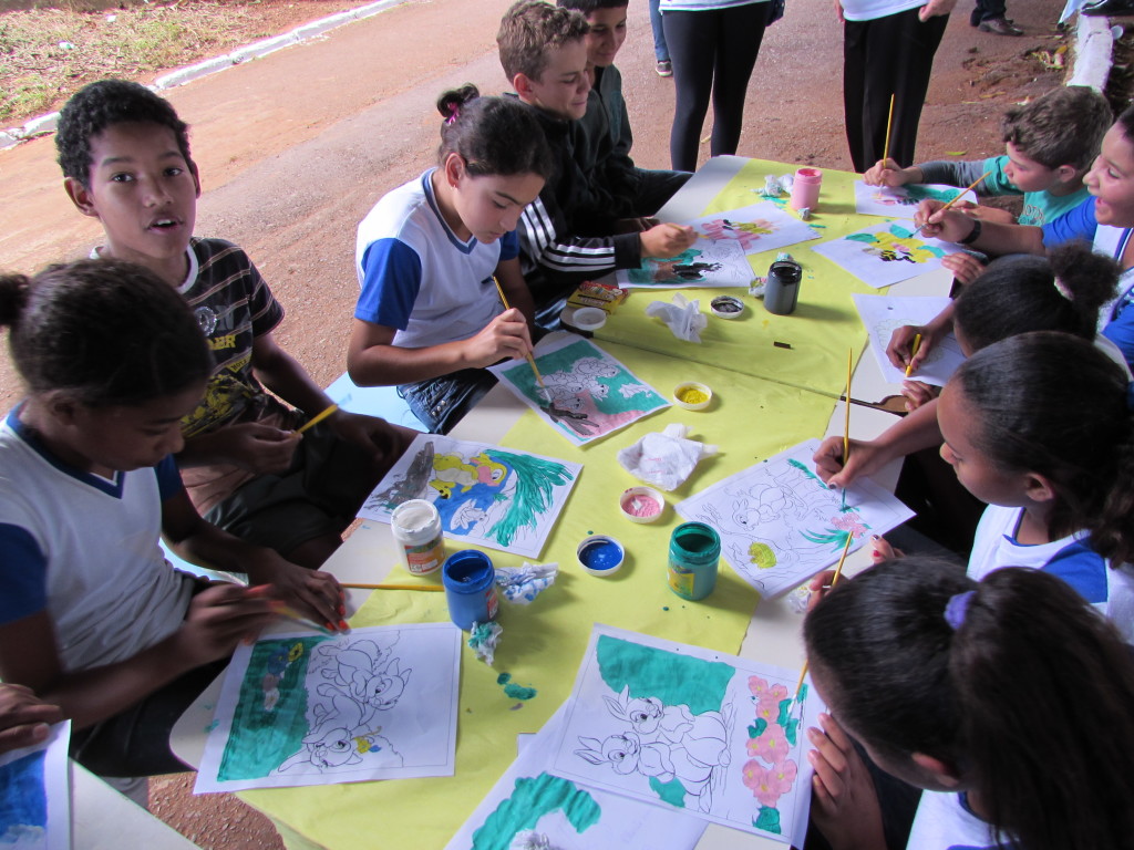 Crianças participam de atividades lúdicas promovidas pela secretaria de Educação