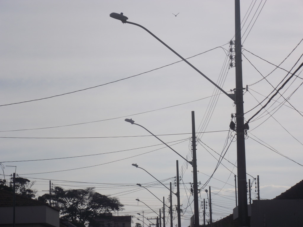 Serviço de iluminação pública do município é, novamente, alvo de questionamentos