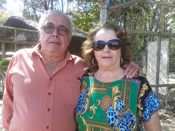 Jehovah Ferreira, aniversariante do dia 28, com a esposa Maria Inês 