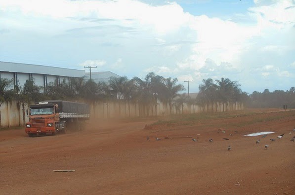 Obras na rodovia LMG-748