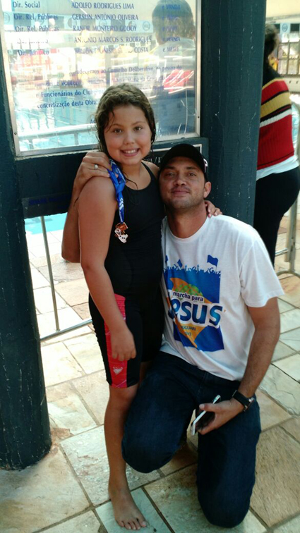 Márcio Antônio de Oliveira aniversariante do dia 25 ao lado da filha Rafaela Dias.