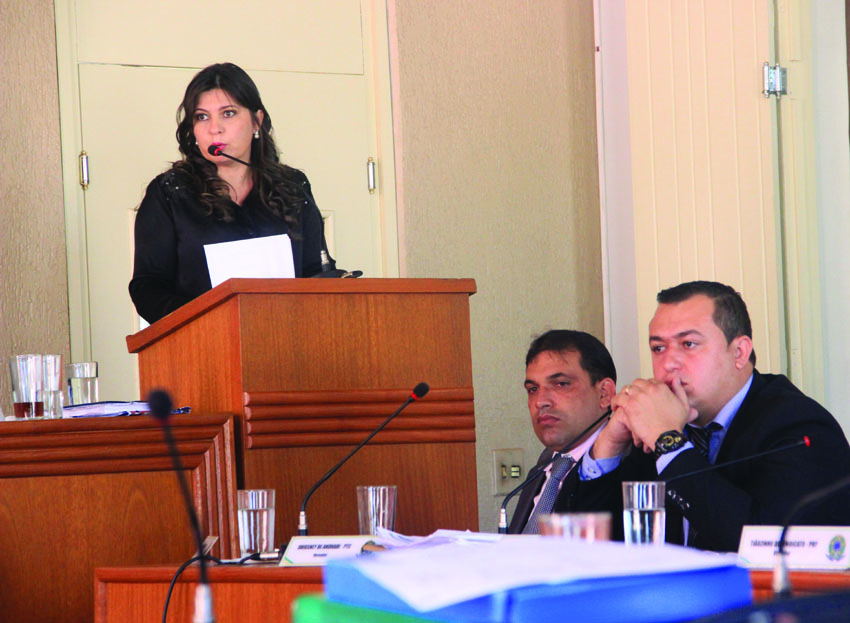 Secretária de Planejamento se coloca à disposição para apurar denúncias no município