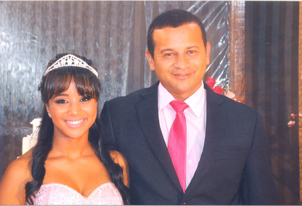 José Humberto Espindula aniversariante do dia 18 ao lado da filha Maria Luísa que completou 15 anos no dia 12 de maio.