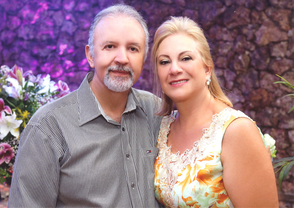 Dilson Martins de Deus aniversariante do dia 10 ao lado da esposa Ana Maria Gall Martins de Deus