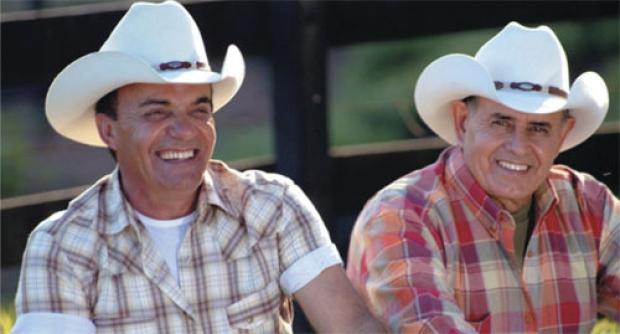 Show de Gino e Geno acontece gratuitamente no primeiro dia da Exposição