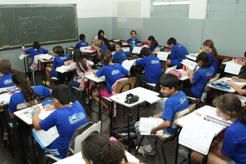 Reposições serão feitas aos sábados, garantindo os 200 dias letivos