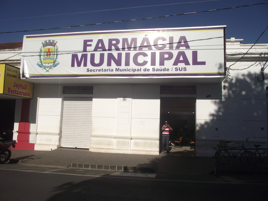 Secretária afirma que empresas não querem fornecer medicamentos no preço da tabela CMED