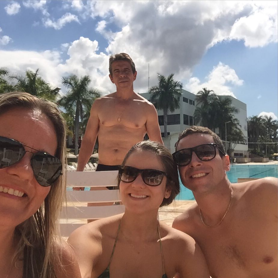 Sempre rodeada de amigos e familiares! Pica Pau é um ponto carimbado da diversão da animada Claudinha! #DestaqueAcessoRestrito