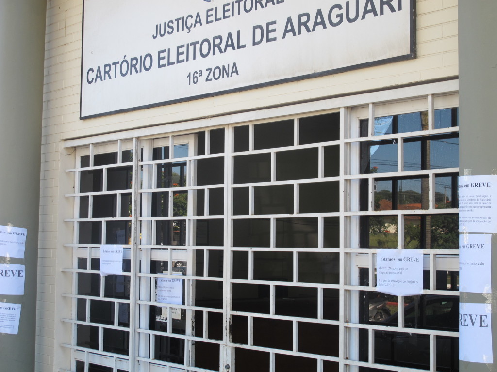 Devido à greve, prestação de serviço é limitada