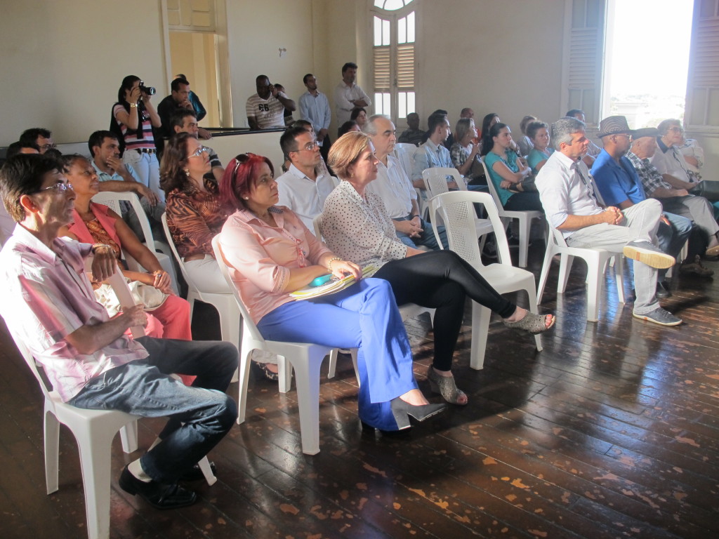 Termo de posse foi assinado nesta terça-feira 
