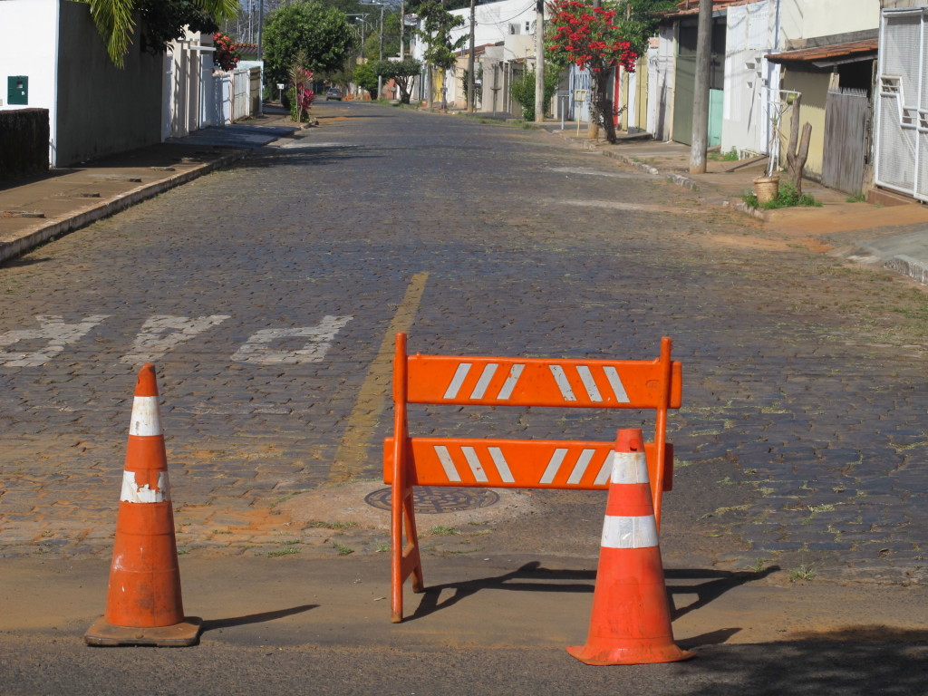 Ruas de pedra do bairro Bosque devem receber massa asfáltica nos próximos dias