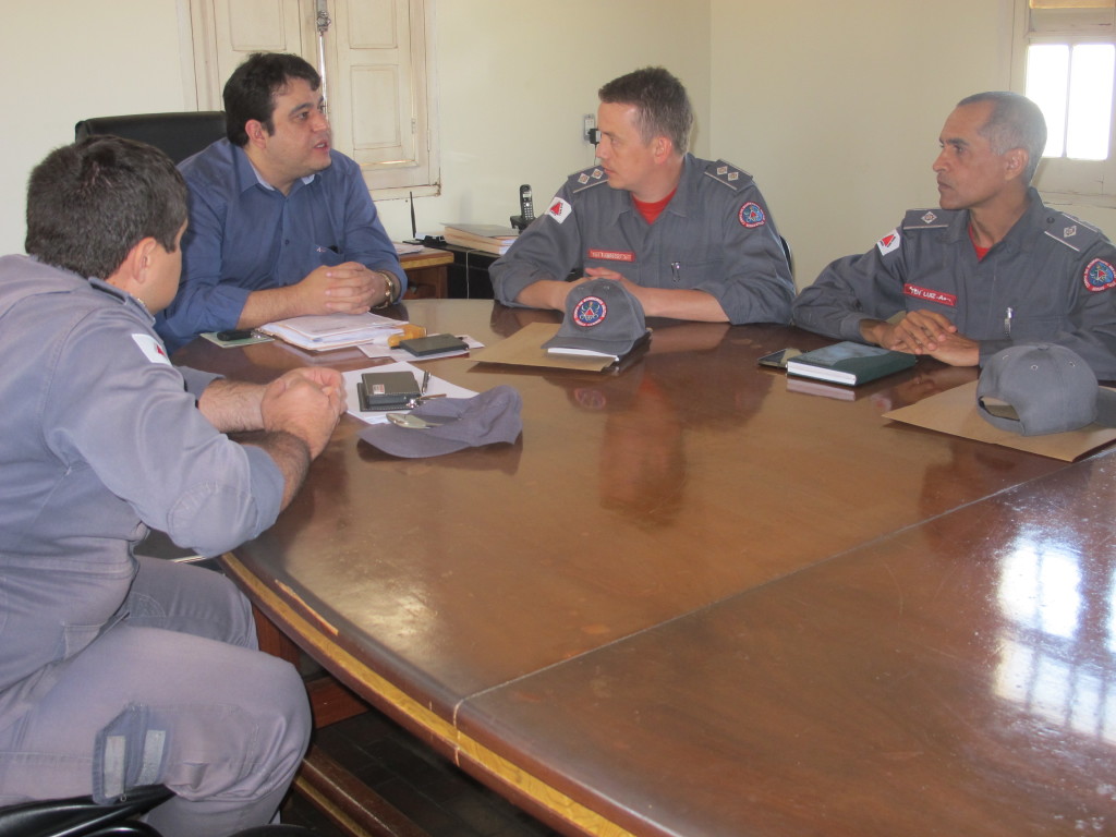 Reunião ratifica parceria entre prefeitura e 4ª Companhia do Corpo de Bombeiros