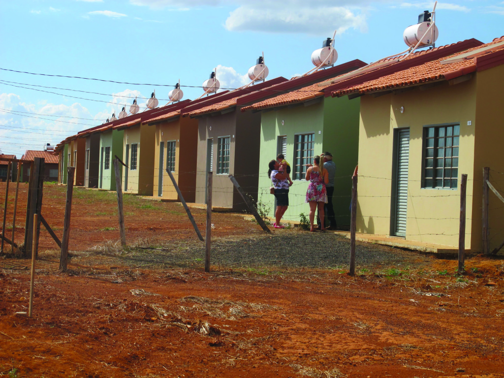 Moradias possuem dois quartos, banheiro, sala, cozinha e área de serviço descoberta
