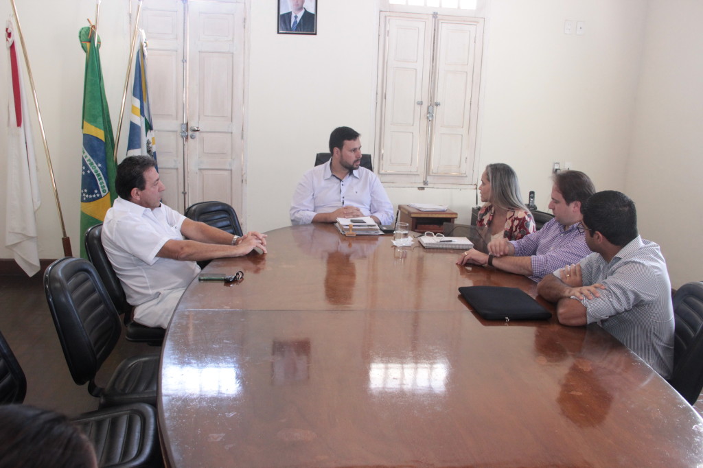 Visita teve como objetivo reiterar a parceria existente entre a Santa Casa e a prefeitura de Araguari