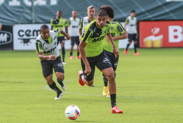 Treinador deixou claro que jogadores não vão para a Itália a passeio