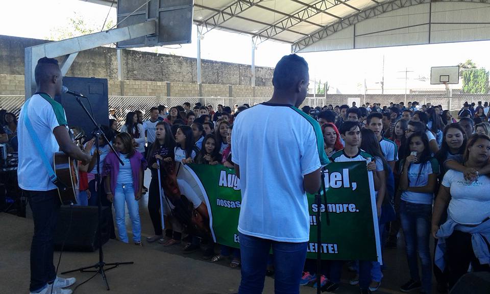 Jovens realizaram show na escola em comemoração à conquista