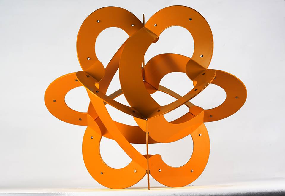 Esculturas em aço e pinturas digitais poderão ser admiradas, das 10 às 20h, nos dias de apresentação