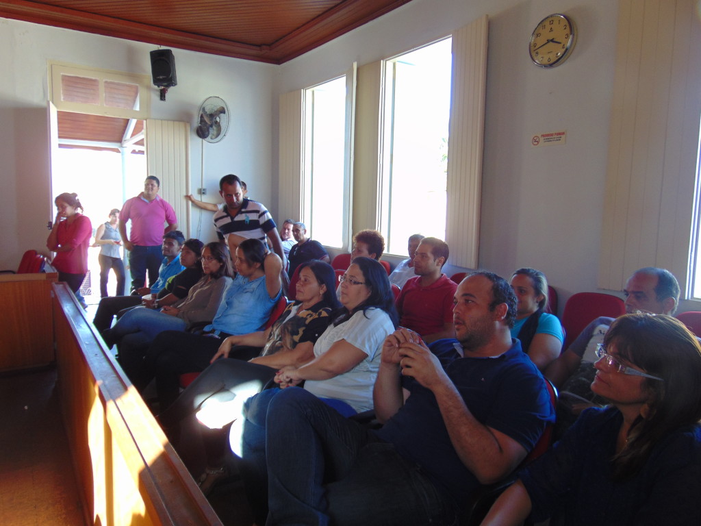 A homenagem ocorreu durante mais uma edição do projeto “Café Legislativo” e contou com a presença maciça dos pais que trabalham na Casa