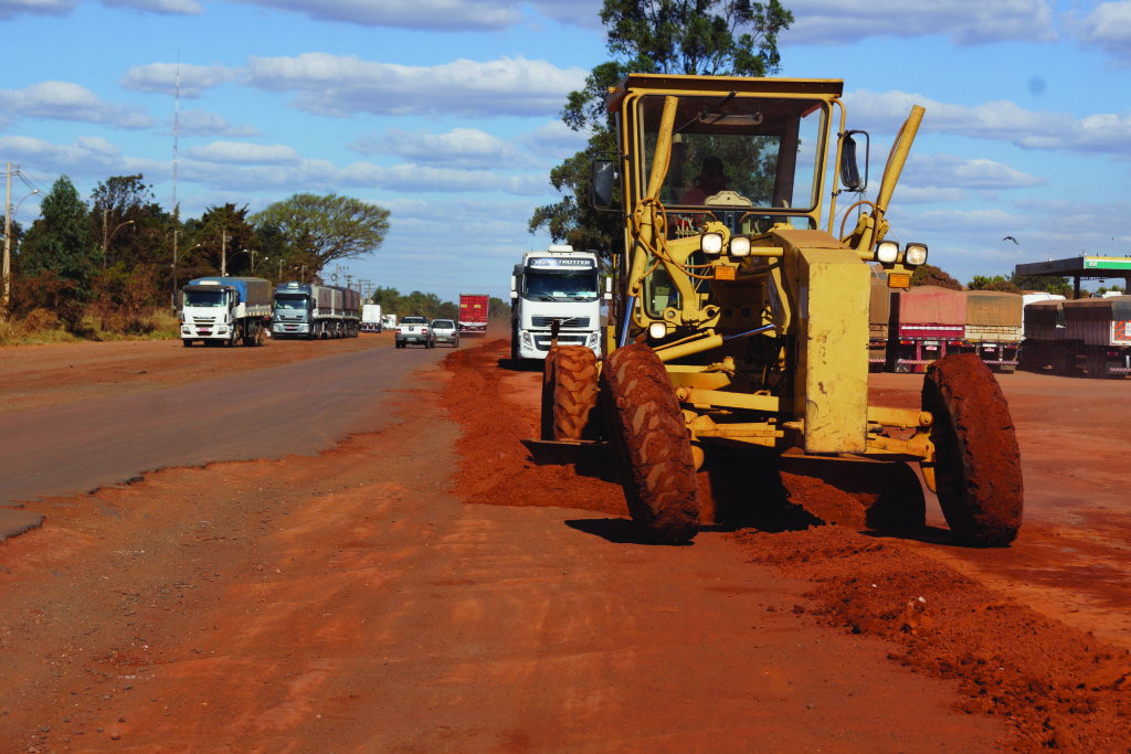 Canteiro de obras foi montado na LMG-748 na manhã de ontem