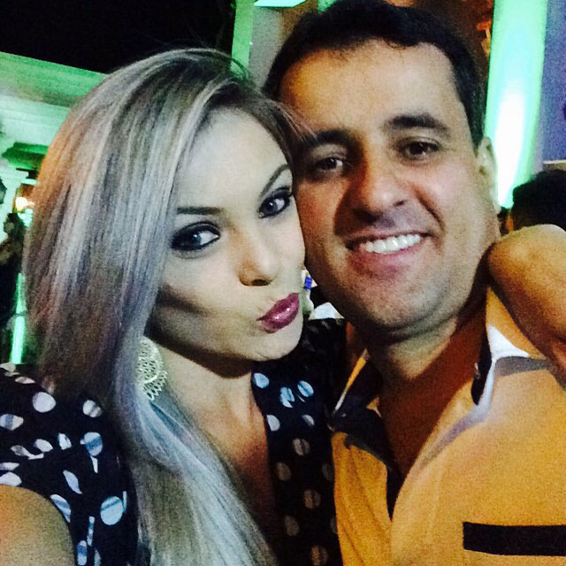 Ela está sempre acompanhada do namorado Marcio Clay 