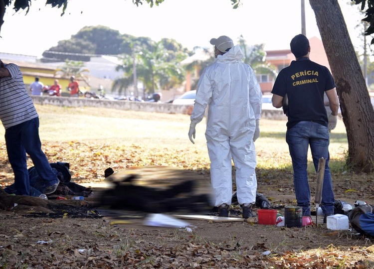 Corpos foram encontrados às margens de represa na vizinha cidade de Catalão