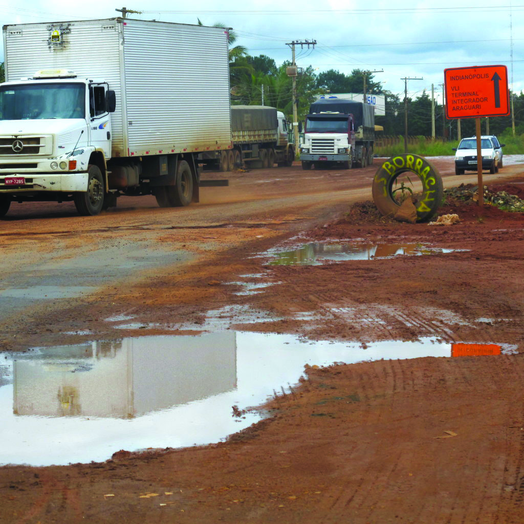 Diariamente, cerca de 400 carretas e caminhões passam pelo local