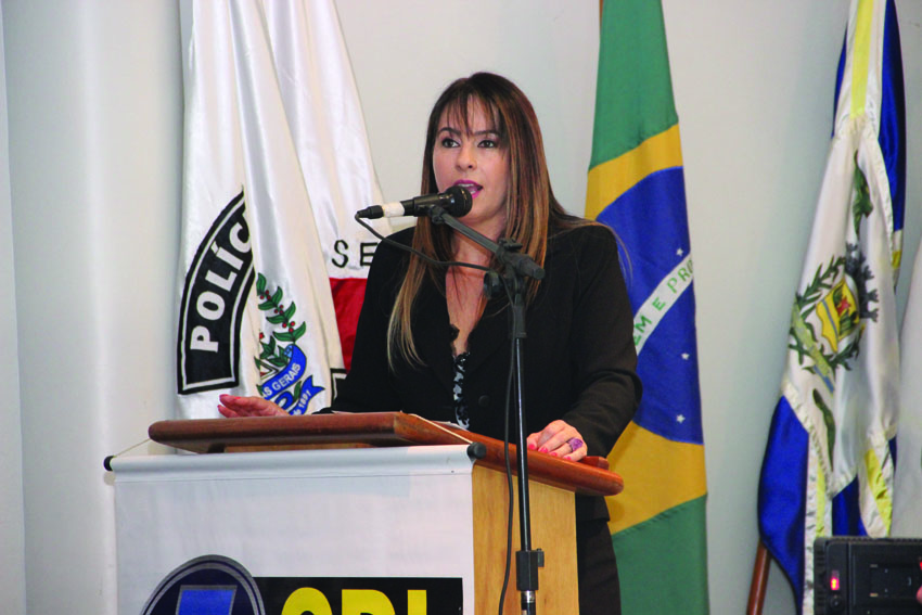 A criação da Delegacia da Mulher e o mandato de vereadora -- momentos da carreira profissional que Mary Simone evidenciou em seu discurso