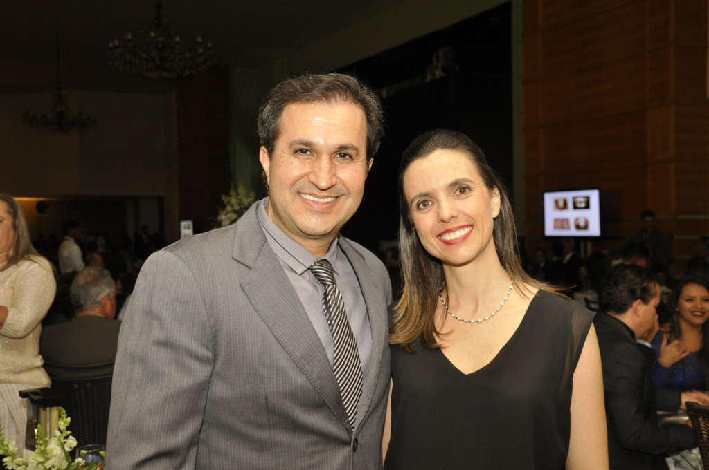 O casal homenageado pela Clínica Ciso e pela MEDX – Fernando Rodrigues da Cunha e sua sempre linda Renata Arantes Rodrigues da Cunha foi duplamente destacado pelos serviços prestados à população. Merecidíssimo.