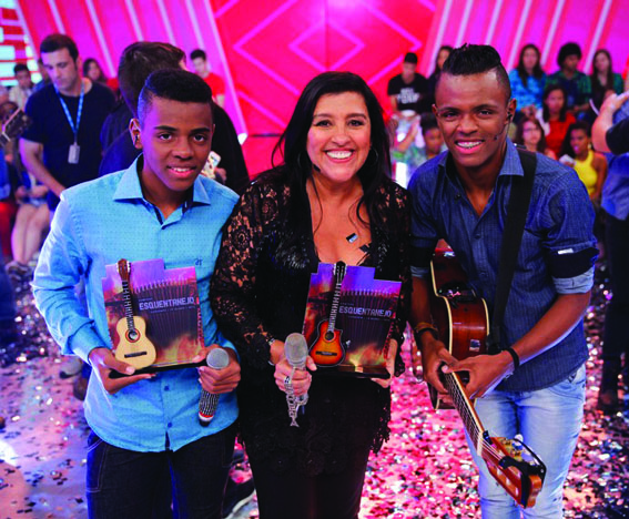 Jovens foram premiados com troféus, a gravação de um CD e duas motos