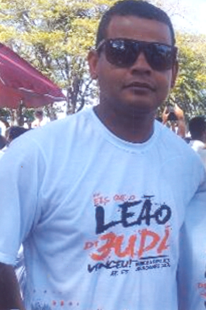 Fábio Spindula Carvalho aniversariante do dia 8. Recebendo o carinho da família especialmente da mamãe Marisa de Fátima Spindula