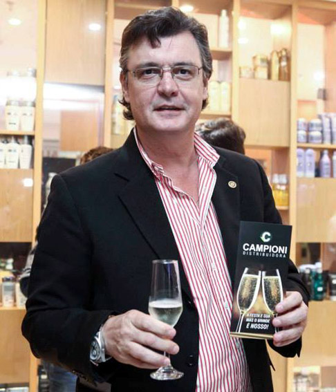 No sábado, 19, a troca de idade acontece para o querido amigo Bruno Brandão Neto. O meu abraço e votos de felicidades!