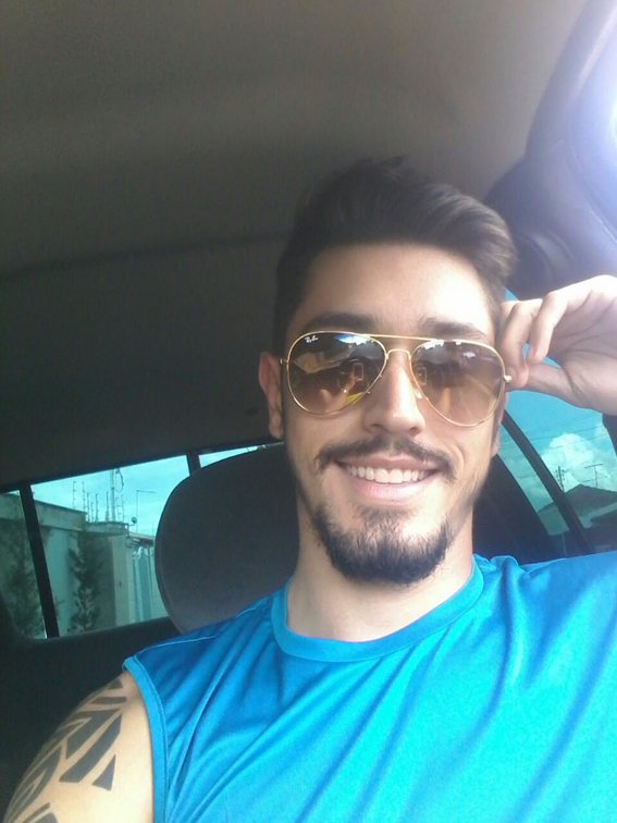 Igor Fernandes Lopes aniversariante do dia 5, recebendo homenagens dos pais Jovair Costa Lopes e Fabiana Fernandes Rodrigues Lopes