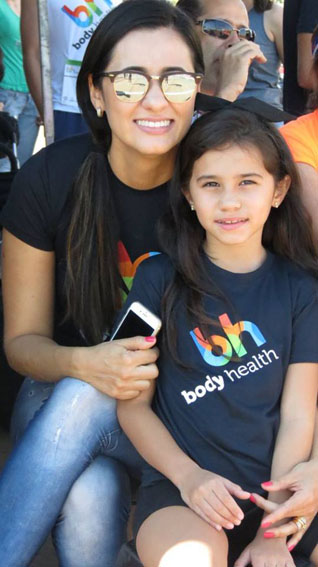 Socialite Renata Mota Souto e sua mocinha Luma no Treino Premiado de Revezamento. Lindas! (Crédito : Laura Ferreira)