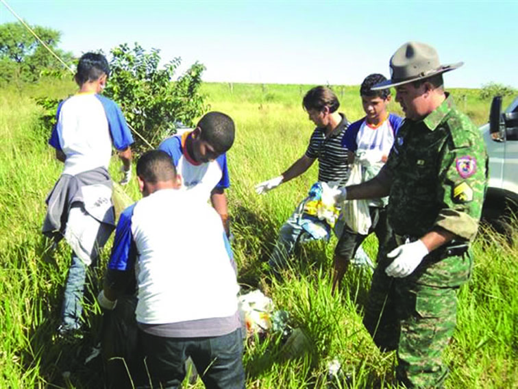 Estudantes participam de ações de conscientização ambiental