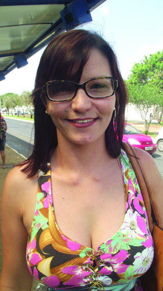 “Sou a favor. A gente trabalha tanto e não ganha nem perto disso. Não vale, é injusto.” Zilda Carvalho Oliveira, caixa 