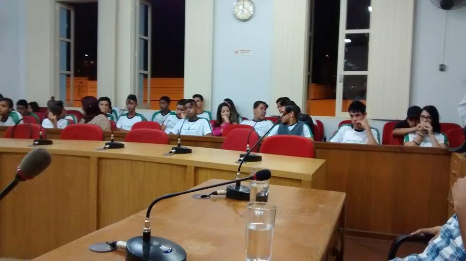 Reuniões forneceram subsídios referentes a ciência e tecnologia aos representantes da escola 