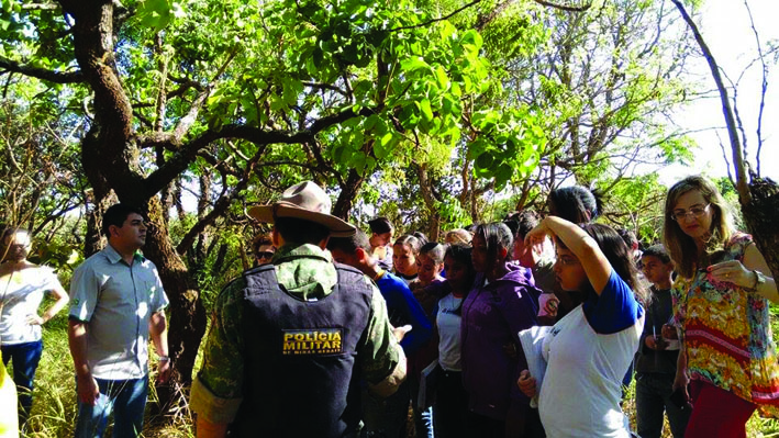 Alunos do 7º e 9º ano puderam conhecer árvores nativas e frutíferas do cerrado