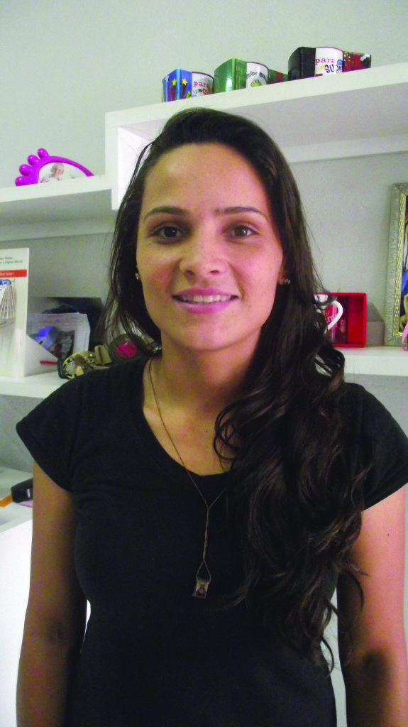 Vanessa Cristina de Almeida, 25 anos, vendedora - Infelizmente não vou poder gastar com presentes esse ano. Preciso utilizar o dinheiro para pagar as contas, como cartão de crédito e o documento da moto, que está atrasado.