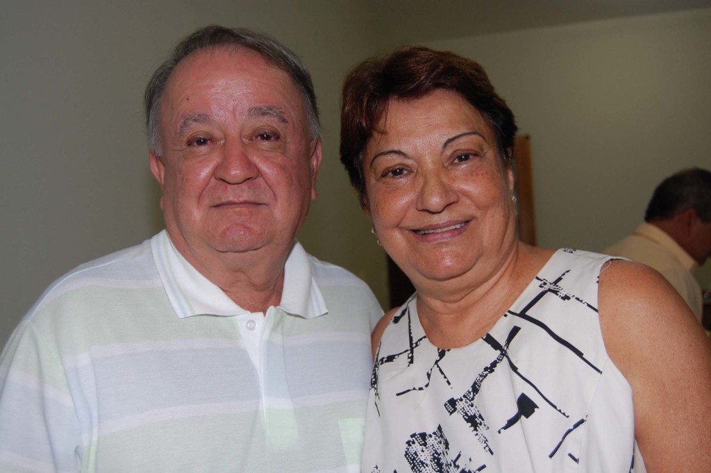 Antônio Gomes Faim, aniversariante do dia 26 e a esposa Ione