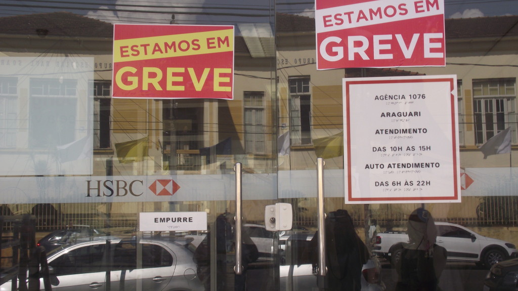 Agências estão com o quadro de funcionários reduzido e atendimentos paralisados