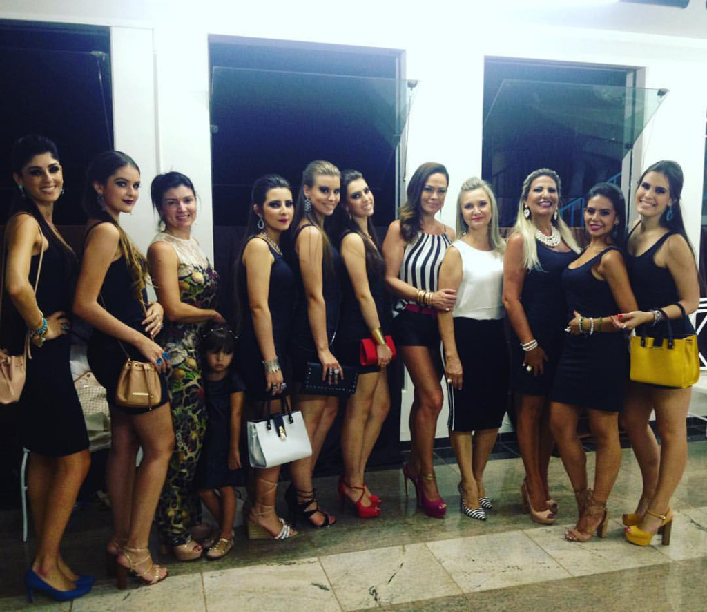 Lucia Carvalho e Empório Naka e suas modelos no 19º Chá da Amizade s