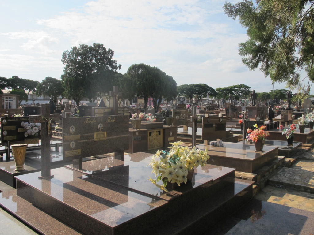 Cemitério Bom Jesus recebe benfeitorias para programação do Dia de Finados