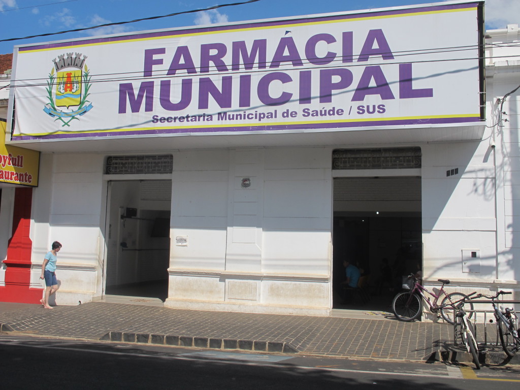 Farmácia está localizada na praça da Constituição n.º 191, no Centro
