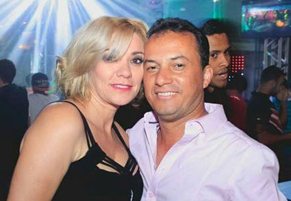 Nelcin Delfino, aniversariante do dia 5 e a esposa Thania Elisia