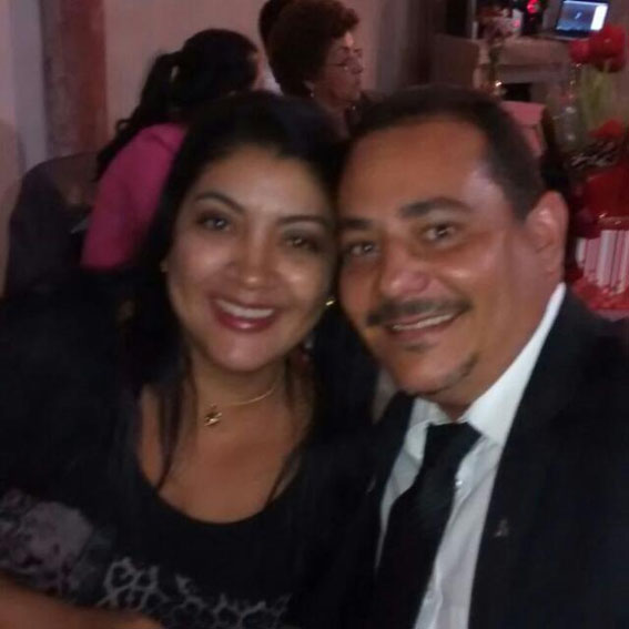 Rafael Mundim, aniversariante do dia 2, ao lado da esposa Elaine