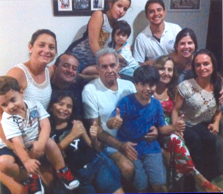 Rosângela Miranda Alves Guimarães aniversariante do dia 5 ao lado esposo Sebastião e dos filhos Cristiano, Luciana e Leandro, noras Karen e Juliana e os netos Nátalia, Lucas, Maria Eduarda, Marco Antônio e Felipe José 