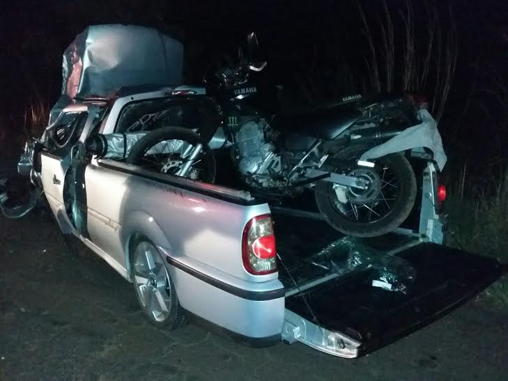 No compartimento de carga da Saveiro havia uma moto, produto de furto