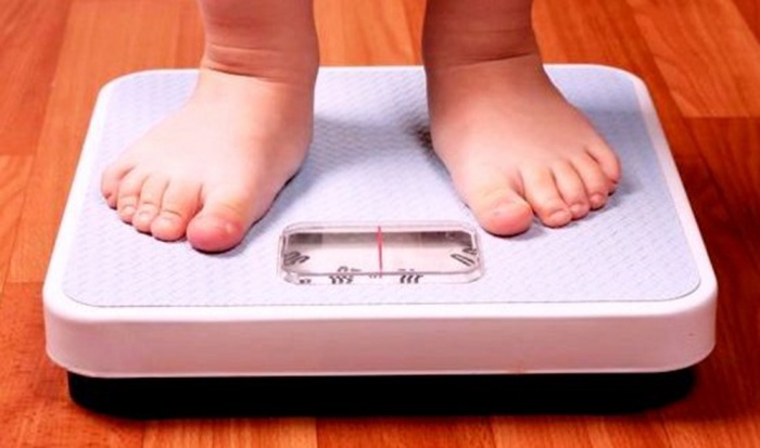 Crianças do sexo masculino menores de 7 anos devem realizar a pesagem