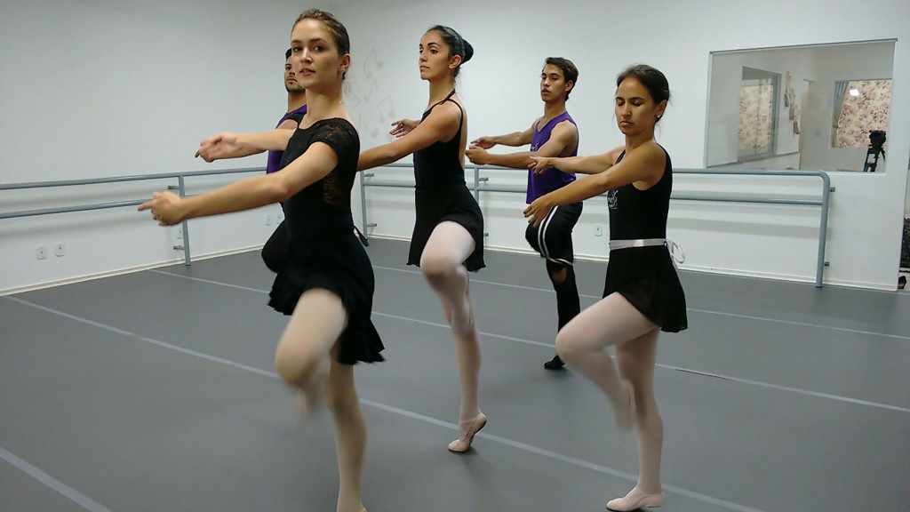 Aulas se iniciam com leves alongamentos e músicas mais calmas