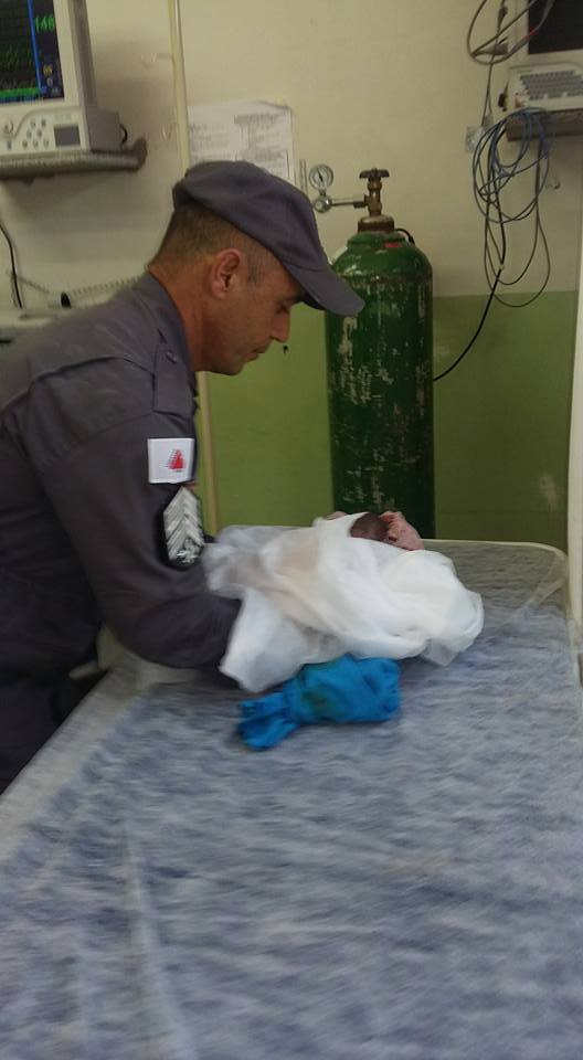 Bebê de 1kg e 22 cm foi socorrido pela equipe médica
